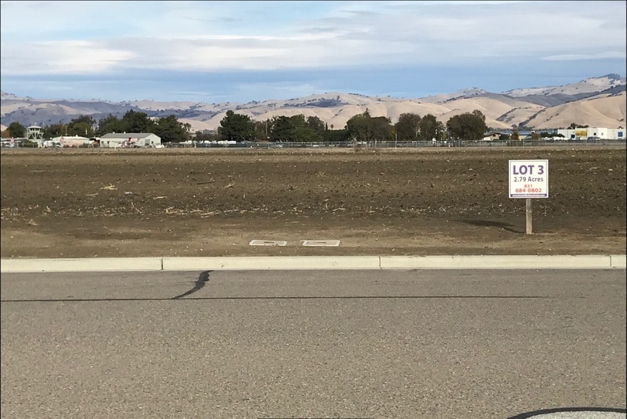 1751 Airway Dr, Hollister, CA à vendre - Photo du bâtiment - Image 2 de 5