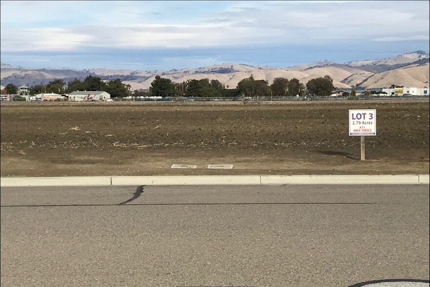 1751 Airway Dr, Hollister, CA à vendre - Photo du bâtiment - Image 2 de 5