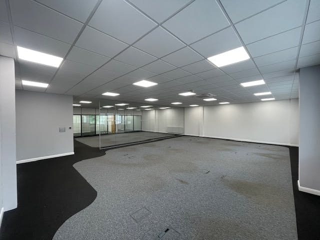 Molly Millars Ln, Wokingham for lease - Building Photo - Image 3 of 6