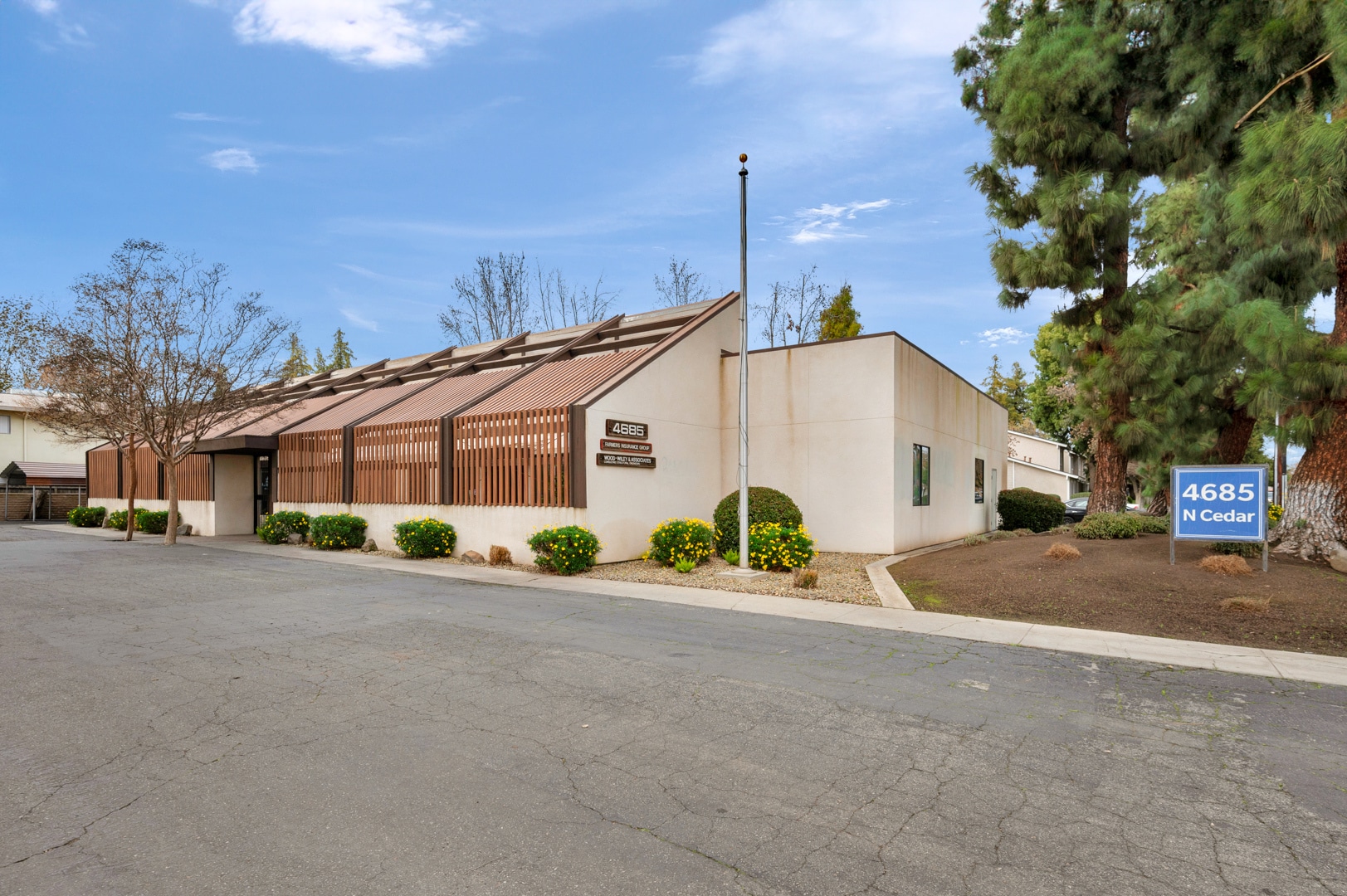 4685 N Cedar Ave, Fresno, CA à louer Photo du bâtiment- Image 1 de 13
