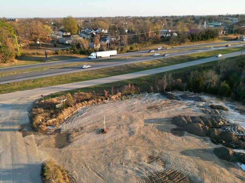 Crews Dr, Saint Clair, MO à louer - Photo du bâtiment - Image 1 de 22