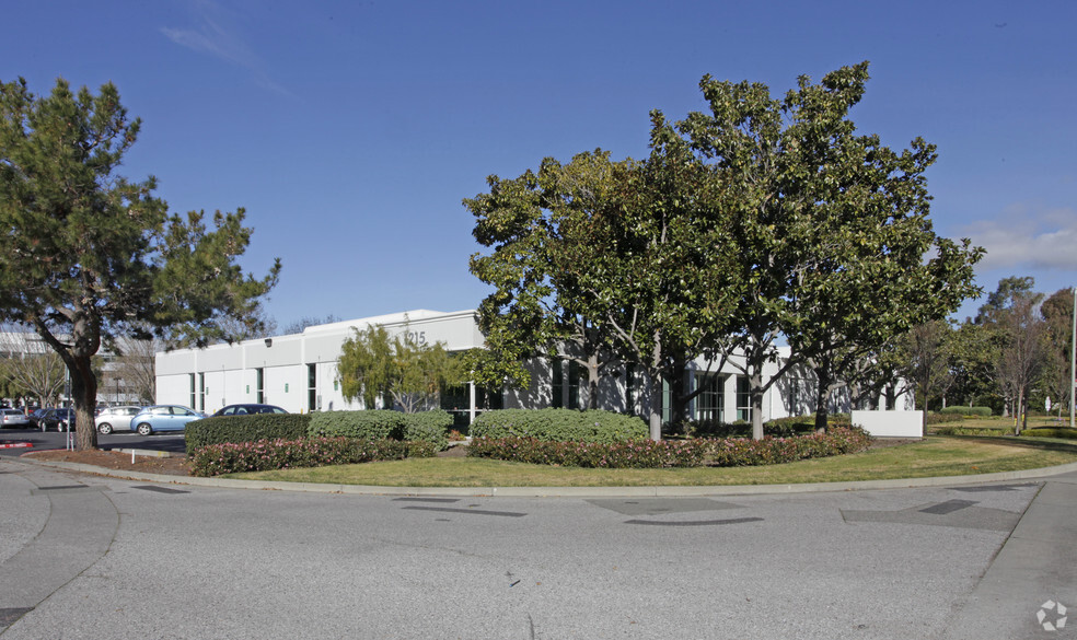 1215 Bordeaux Dr, Sunnyvale, CA for lease - Building Photo - Image 1 of 4