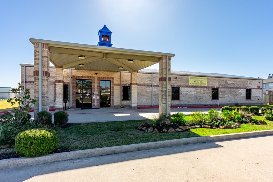 13511 Florence Rd, Sugar Land, TX for lease - Building Photo - Image 1 of 9