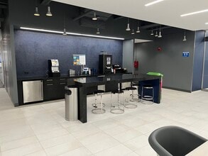 2 Gateway Ctr, Newark, NJ for lease Interior Photo- Image 1 of 8
