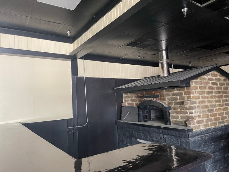 1423 E Mound Rd, Decatur, IL for sale - Interior Photo - Image 3 of 20