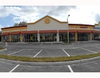 2200-2272 W Columbia Ave, Kissimmee, FL à vendre - Photo du bâtiment - Image 2 de 7