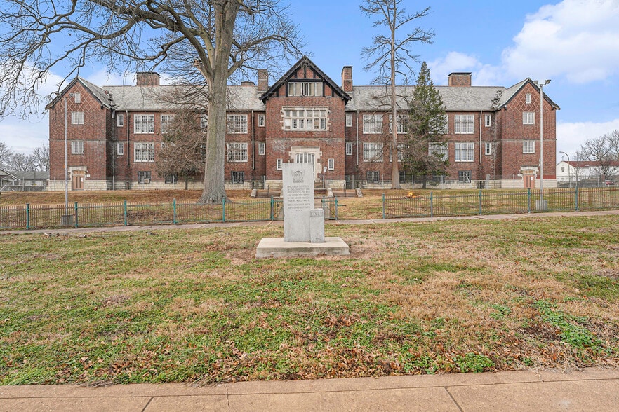 5814 Thekla Ave, Saint Louis, MO à vendre - Photo du bâtiment - Image 3 de 11