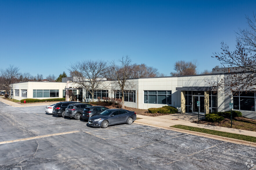 801 Ogden Ave, Lisle, IL for lease - Building Photo - Image 1 of 5