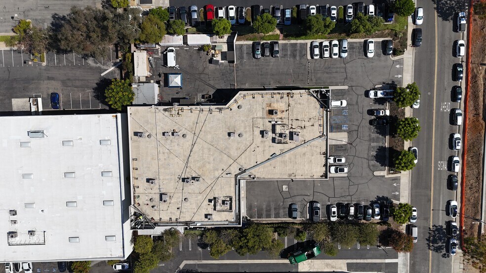 10 Thomas, Irvine, CA à vendre - Photo du bâtiment - Image 3 de 9