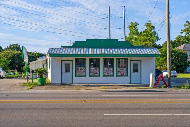 More details for 3500 Mobile Hwy, Pensacola, FL - Retail for Sale