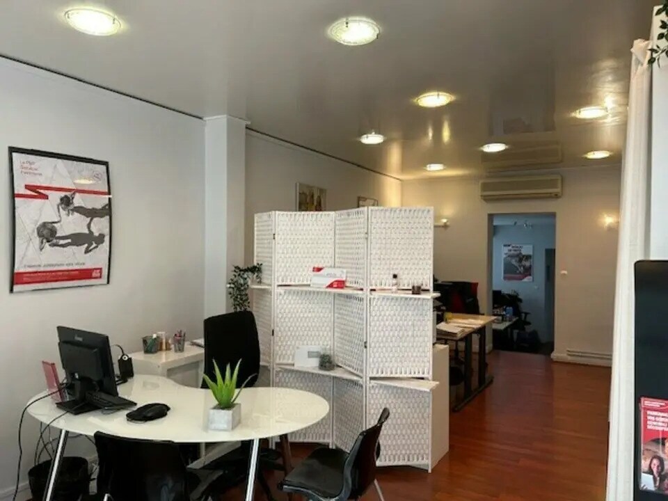 Commerce de détail dans Tours à louer Photo intérieure- Image 1 de 6