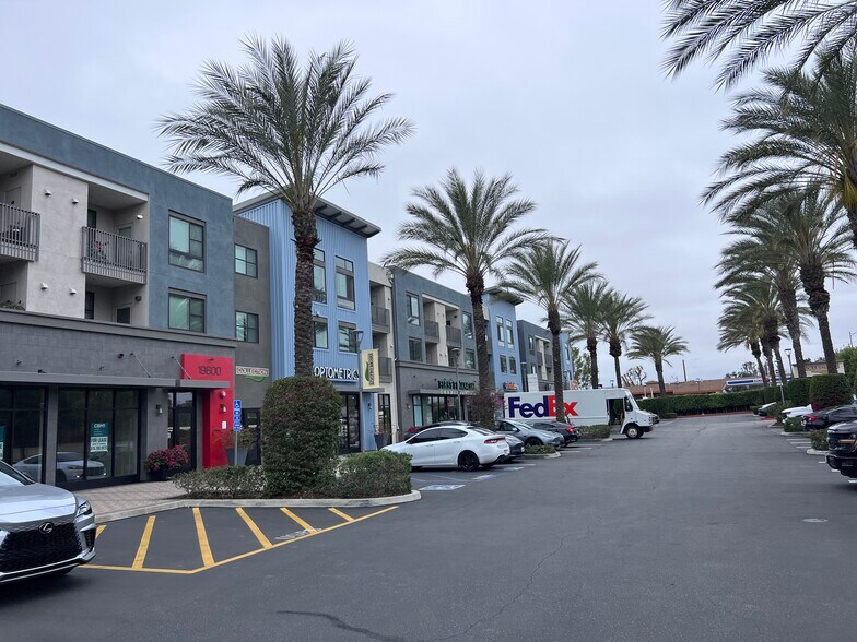 9400 Corbin Ave, Northridge, CA à louer - Photo du bâtiment - Image 3 de 73