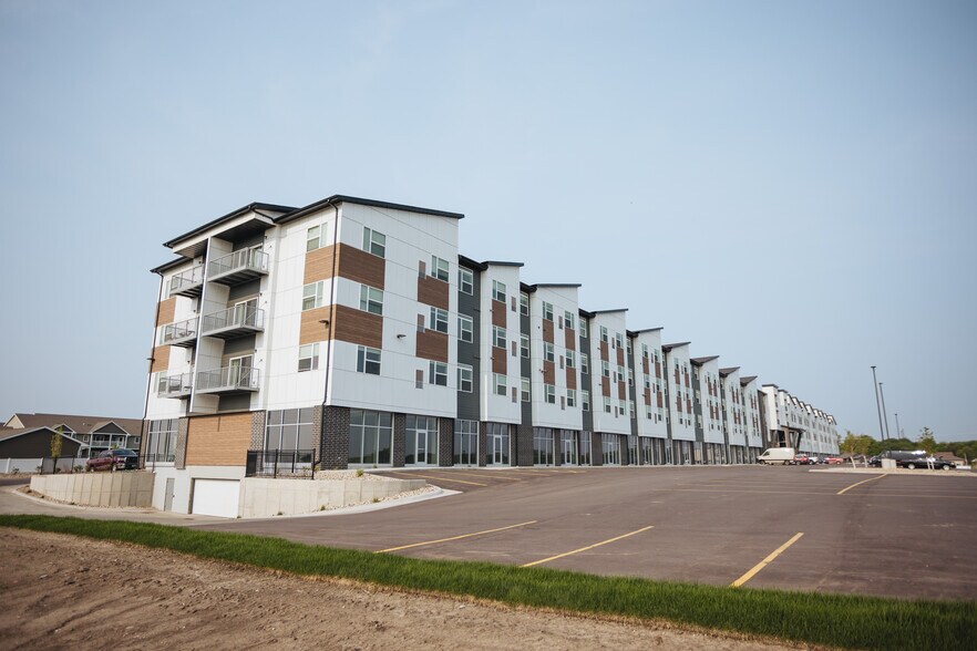 5501 E 18th St, Sioux Falls, SD à louer - Photo du bâtiment - Image 3 de 6