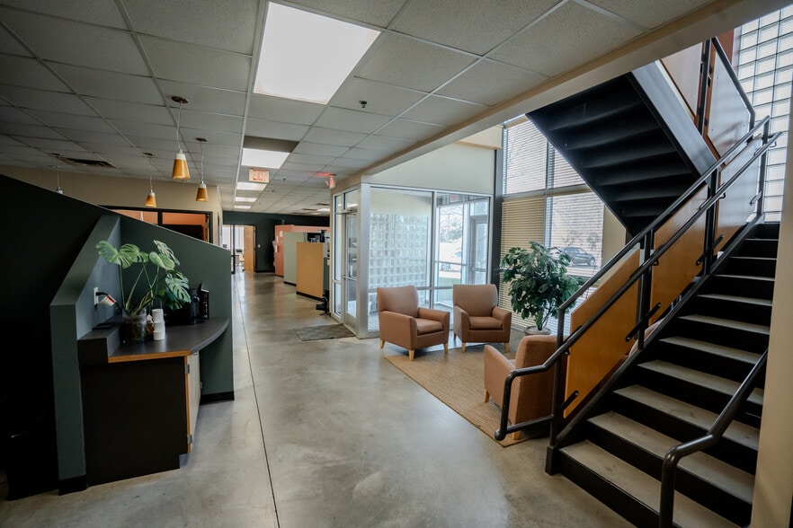 500 Simmon Dr, Osceola, WI for sale - Building Photo - Image 3 of 7