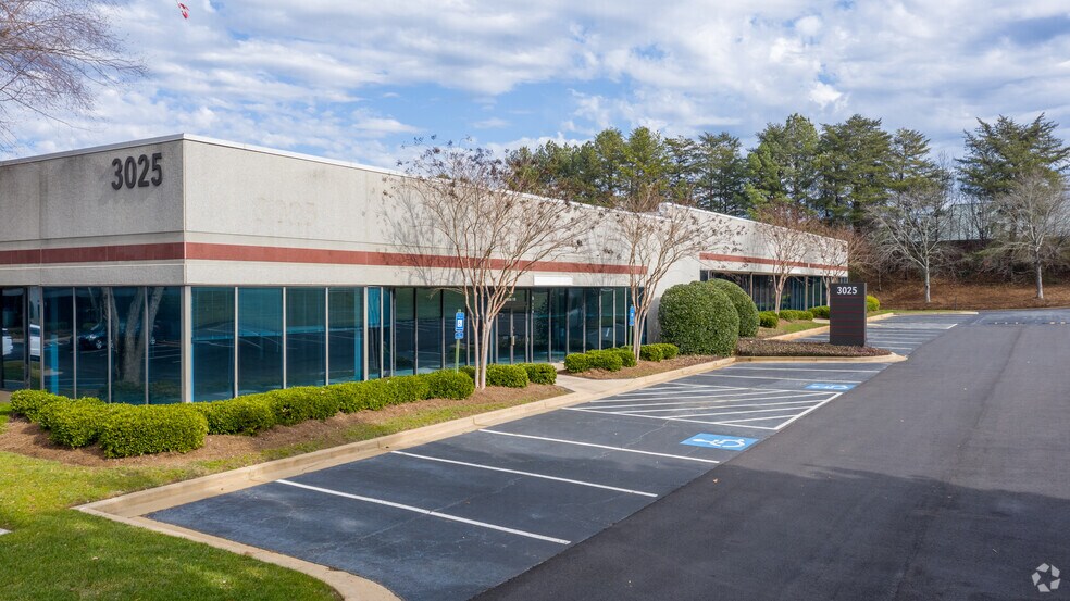 3025 Breckinridge Blvd, Duluth, GA à louer - Photo du bâtiment - Image 3 de 25
