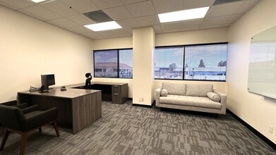 15707 Rockfield Blvd, Irvine, CA à louer Photo intérieure- Image 1 de 11