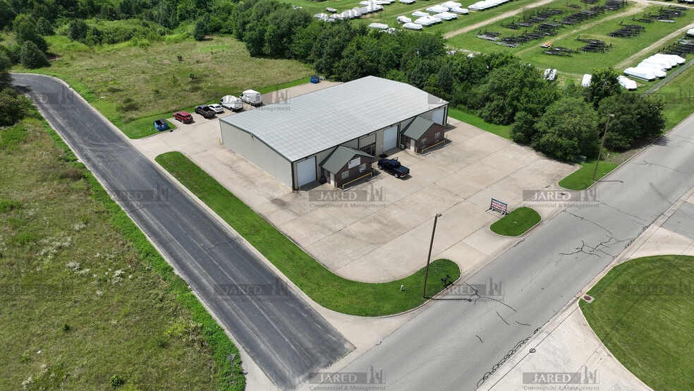 1019 Cowan Dr, Lebanon, MO for lease - Building Photo - Image 2 of 14