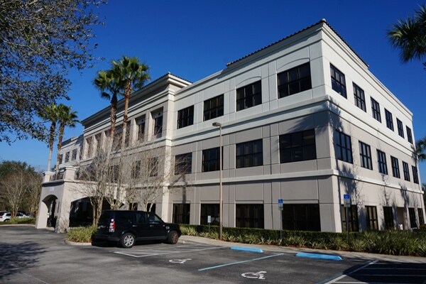8390 Champions Gate Blvd, Davenport, FL à louer - Photo du bâtiment - Image 3 de 5