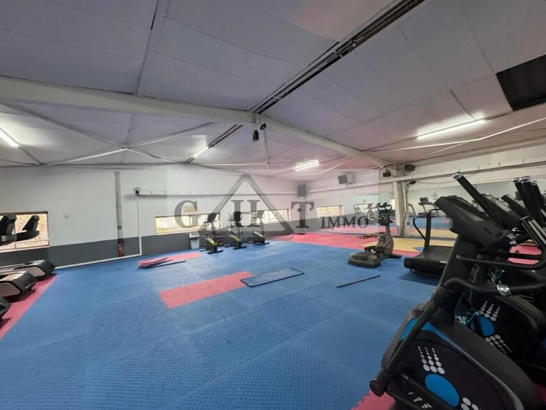 Industrial in Neuilly-sur-Marne for lease - Building Photo - Image 2 of 4