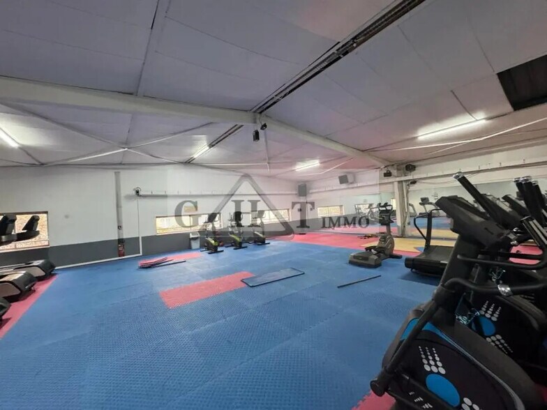 Industriel dans Neuilly-sur-Marne à louer - Photo du bâtiment - Image 2 de 4