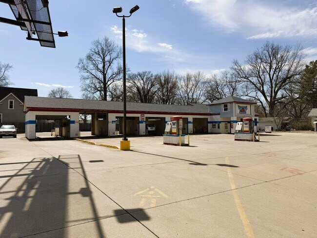 More details for 300 N Grand Ave W, Springfield, IL - Retail for Sale
