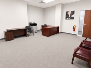 7820 Graphics Dr, Tinley Park, IL for lease Interior Photo- Image 2 of 12