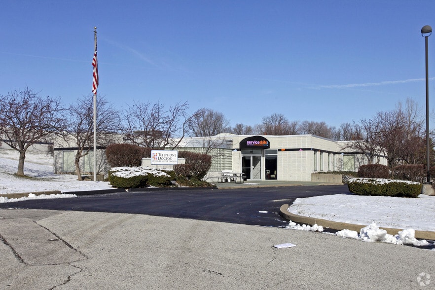 30 Hollenberg Ct, Bridgeton, MO for sale - Primary Photo - Image 1 of 7