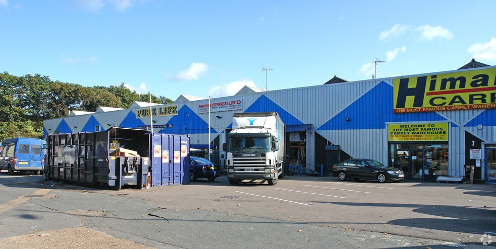 Uxbridge Rd, Southall for lease - Building Photo - Image 2 of 6