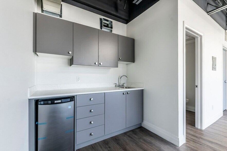 587 Hanlon Creek Blvd, Guelph, ON à vendre - Photo du bâtiment - Image 3 de 42
