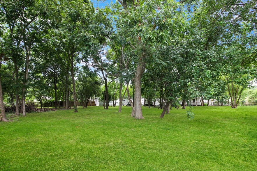 205 Reynolds Ave, League City, TX à vendre - Photo du bâtiment - Image 3 de 5