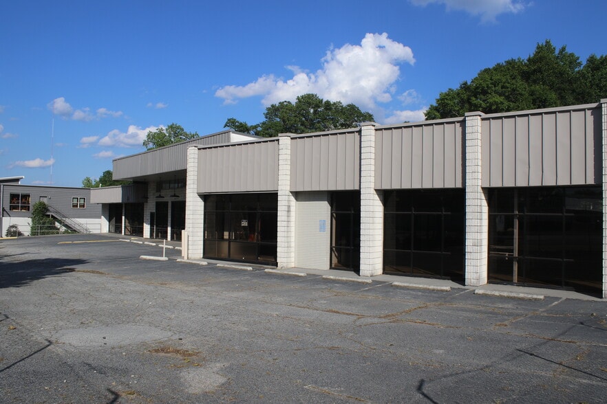 1747 Cheshire Bridge Rd NE, Atlanta, GA à vendre - Photo du bâtiment - Image 2 de 6