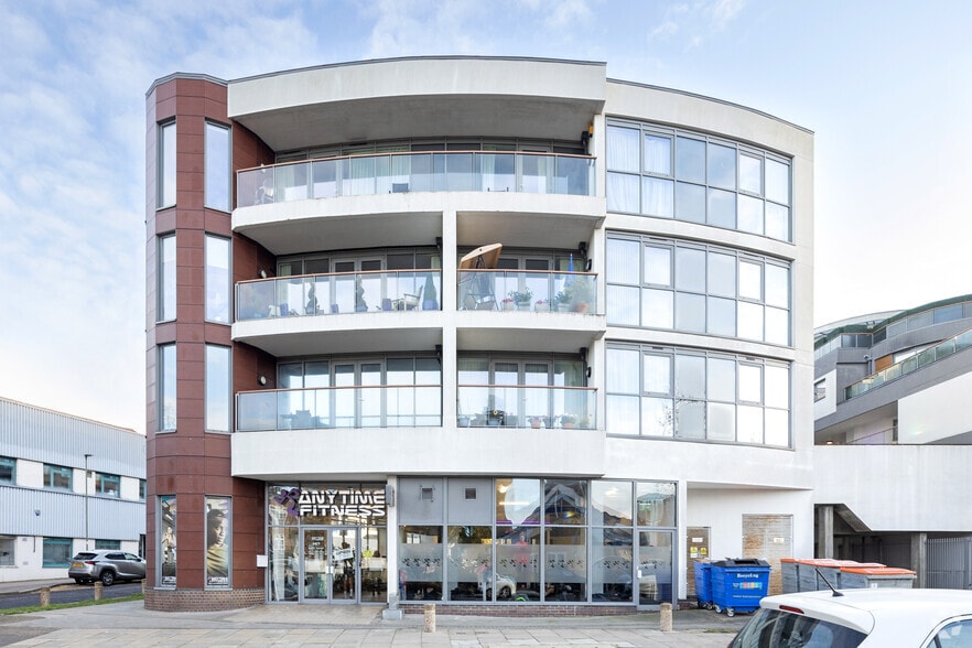 One Flower Ln, London for sale - Primary Photo - Image 1 of 4