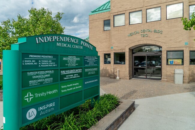 Plus de détails pour 7210 N Main St, Village of Clarkston, MI - Bureau à louer