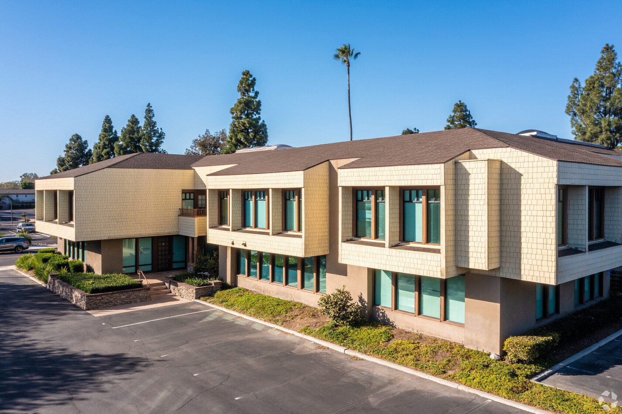 161 Fashion Ln, Tustin, CA à louer Photo du bâtiment- Image 1 de 5