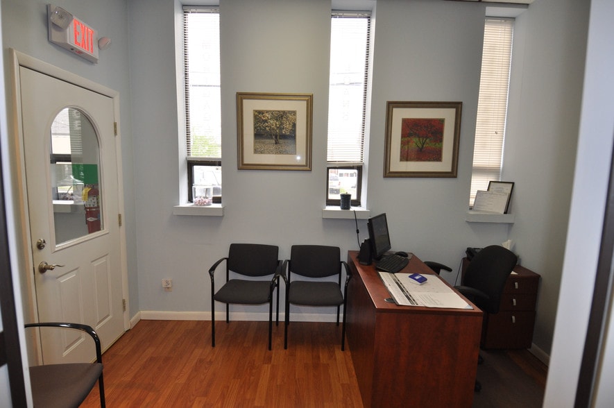 15 N 5th St, Saddle Brook, NJ à louer - Autre - Image 3 de 19