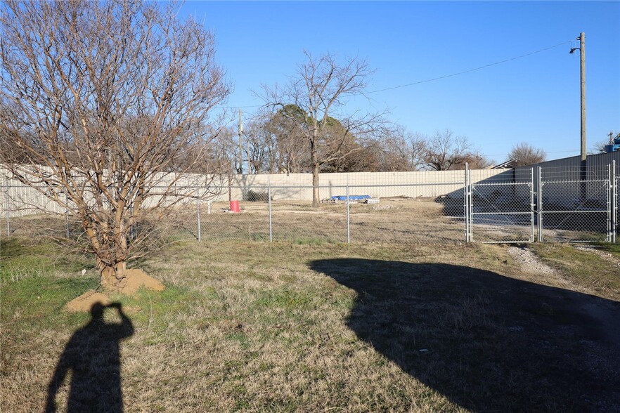 4204 N Main St, Joshua, TX à vendre - Photo du bâtiment - Image 3 de 4