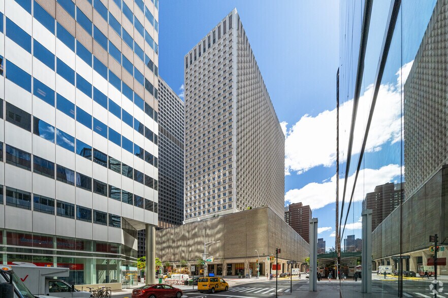 909 Third Ave, New York, NY à louer - Photo du bâtiment - Image 1 de 6