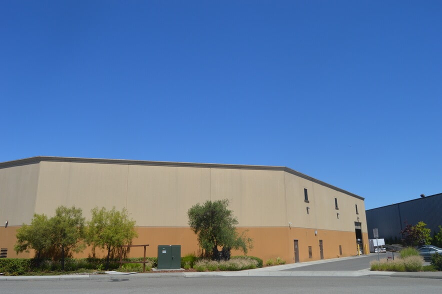 5600 Earhart Ct, Windsor, CA à louer - Photo du bâtiment - Image 3 de 8