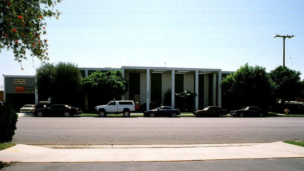 2970 E Maria St, Rancho Dominguez, CA à vendre - Photo du bâtiment - Image 2 de 14