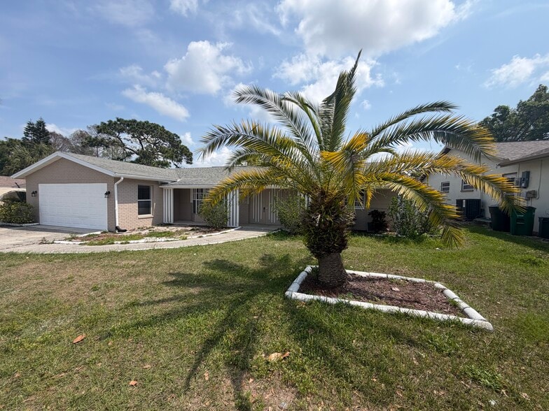 35 Harbor Woods Cir, Safety Harbor, FL à vendre - Photo du bâtiment - Image 2 de 39