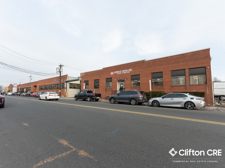 1409-1415 Chestnut Ave portfolio of 2 properties for sale on LoopNet.ca - Building Photo - Image 3 of 18
