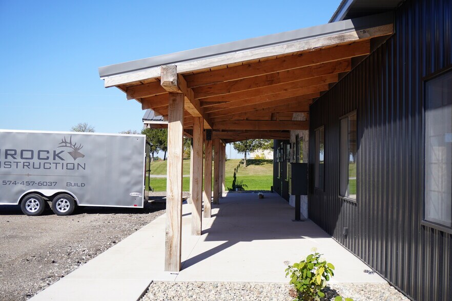 1195 Townline Rd, Ligonier, IN à louer - Photo du bâtiment - Image 2 de 5