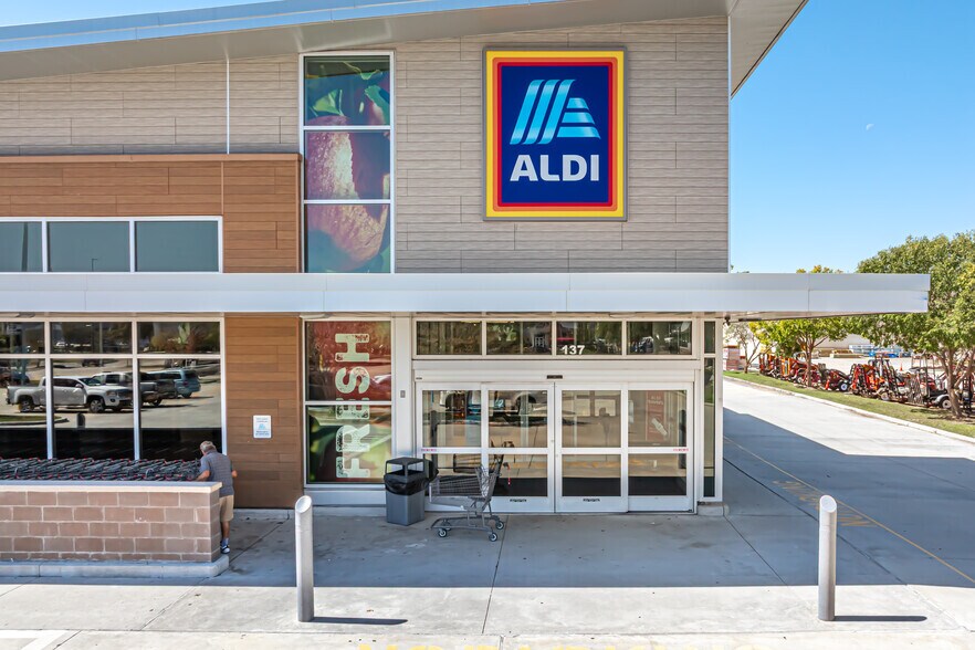 137 Northshore Blvd, Slidell, LA à louer - Photo du bâtiment - Image 3 de 4