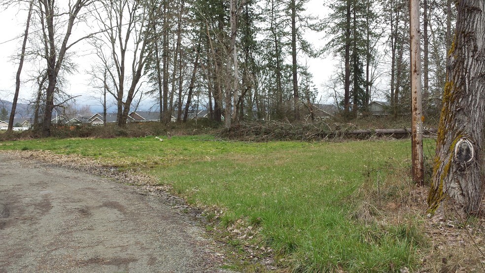 1885 Hubbard Ln, Grants Pass, OR à vendre - Photo du bâtiment - Image 2 de 3