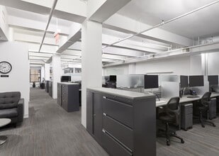 9 E 38th St, New York, NY à louer Photo intérieure- Image 2 de 3