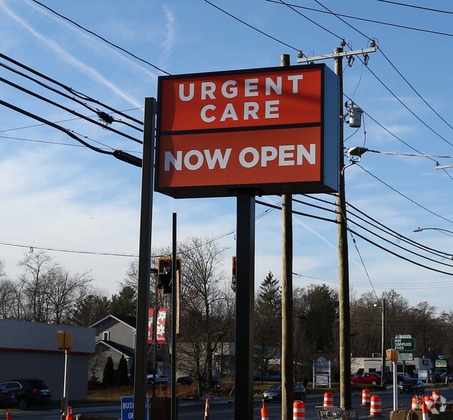 1215 Farmington Ave, Bristol, CT for lease - Building Photo - Image 2 of 6