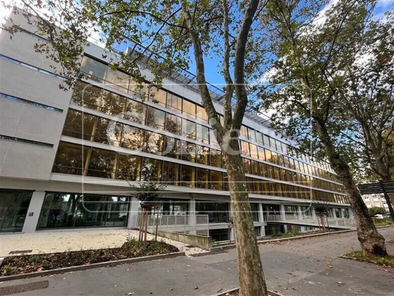 64 Boulevard Du 11 Novembre 1918, Villeurbanne for lease - Building Photo - Image 3 of 20