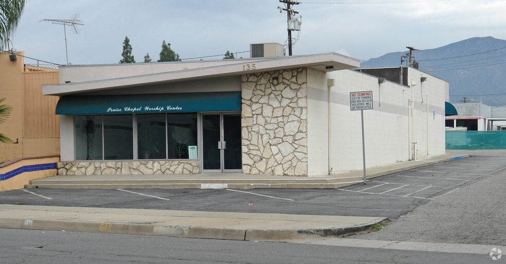 2160 N Garey Ave, Pomona, CA for lease - Primary Photo - Image 3 of 3