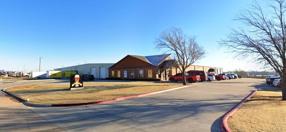 Fisher59 Lawton portefeuille de 2 propriétés à vendre sur LoopNet.ca - Photo du bâtiment - Image 1 de 11