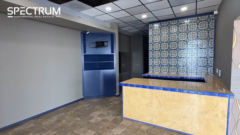 18000 Ventura Blvd, Encino, CA for lease - Interior Photo - Image 2 of 8